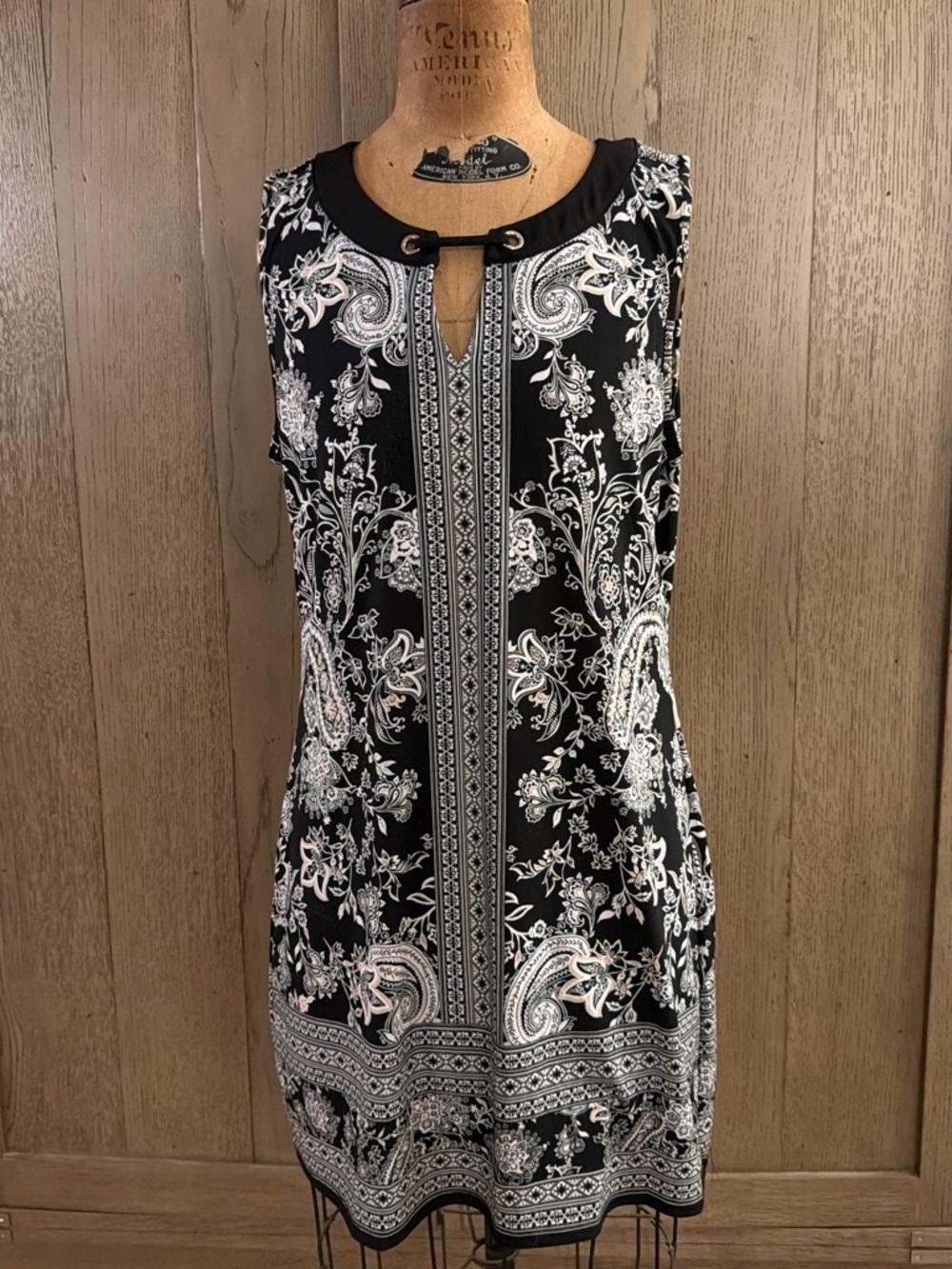 White House Black Market Black & White Printed Sleeveless dress